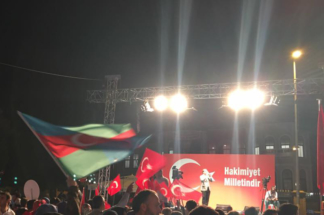 Güney Azərbaycan bayrağı ـ İstanbul